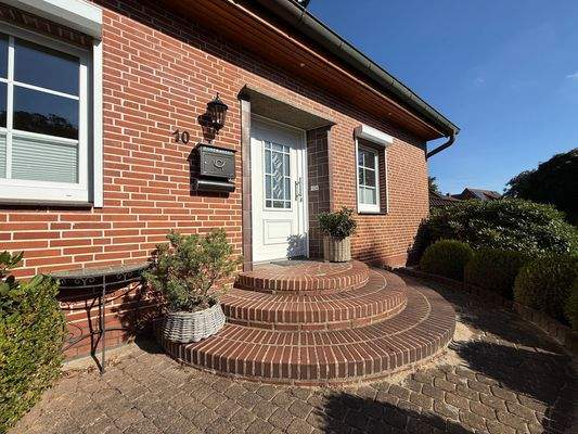 Roter Backsteineingang