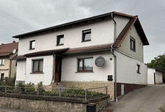 Einfamilienhaus mit Garage