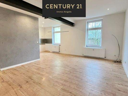 Helles Wohn- und Esszimmer