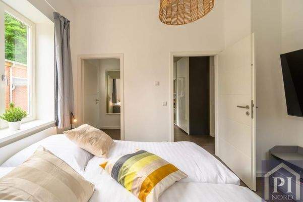 mit direktem Zugang zum Ankleidezimmer