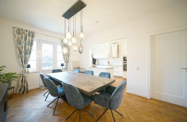 Esszimmer mit Küche