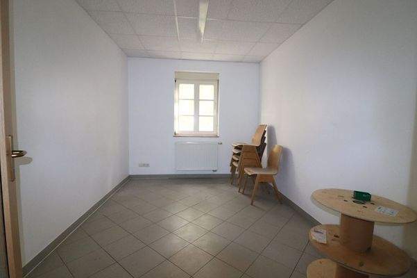 Eines der beiden kleineren Büroräume