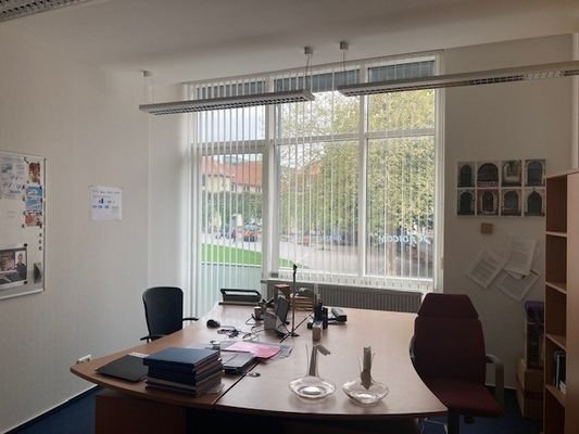 Büro 1.jpg