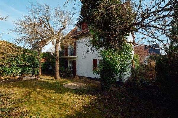 Objektansicht mit Garten 