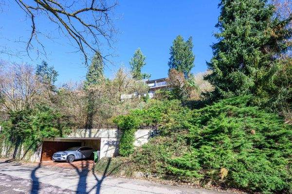 Gesamtansicht von der Strasse