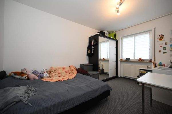 Geräumiges Schlafzimmer