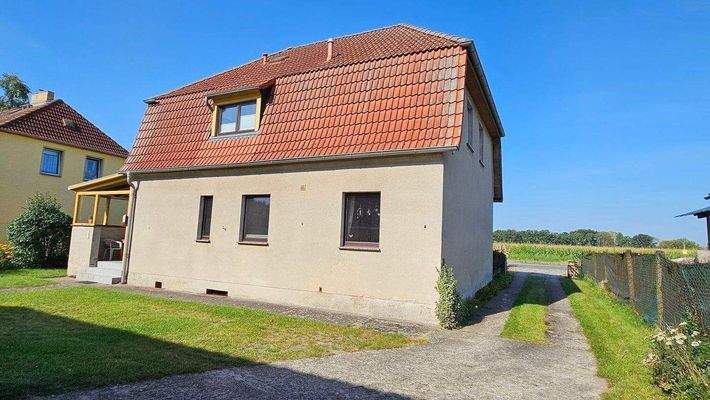 Hofansicht und Zufahrt.jpg