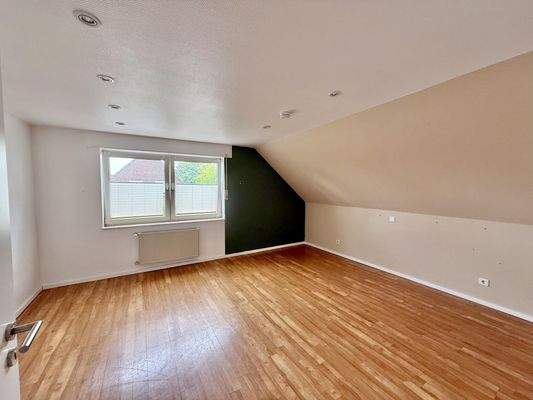 großes Schlafzimmer im DG