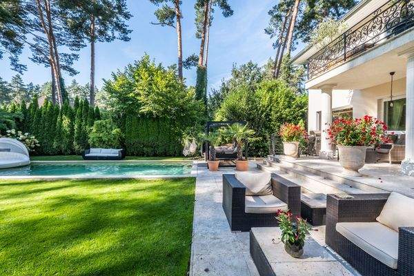 Terrasse mit Blick in den Garten