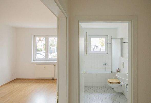 Schlafzimmer 2 von 2 und Wannenbad