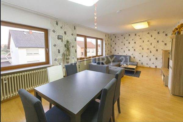 Großes offenes Wohn - Esszimmer der Wohnung im OG