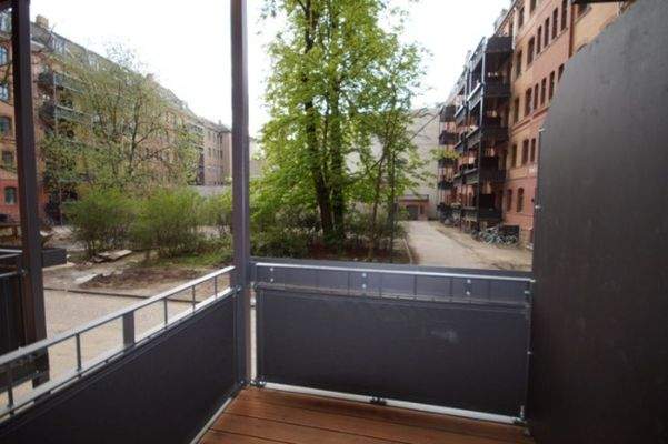 Balkon mit Blick auf Innenhof
