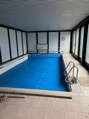 Pool im Nebengebäude am Haus