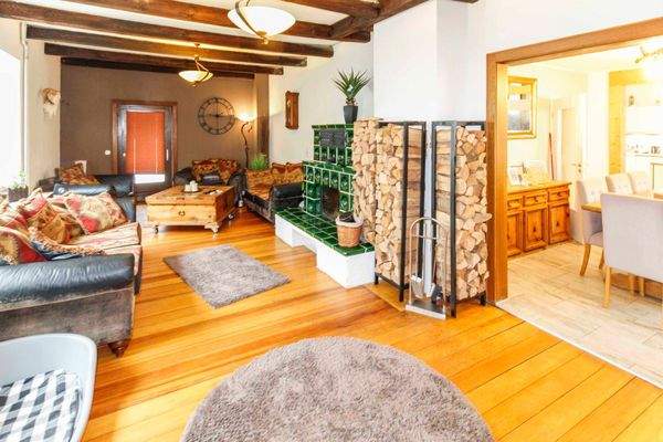 Wohnzimmer mit Kamin