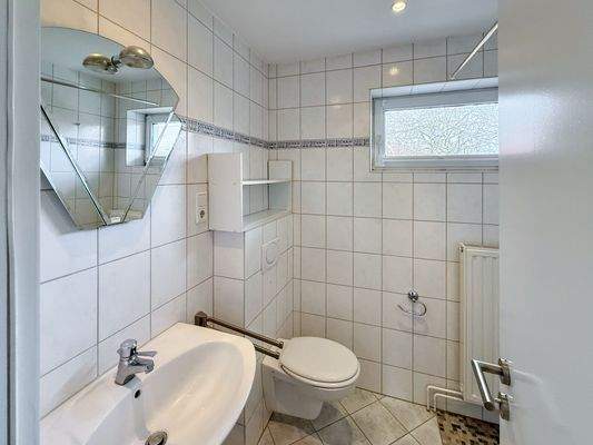 9. Badezimmer mit Dusche.jpg