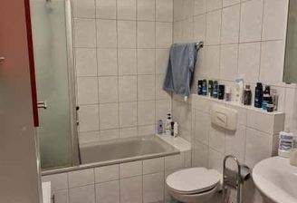 Modernes Badezimmer