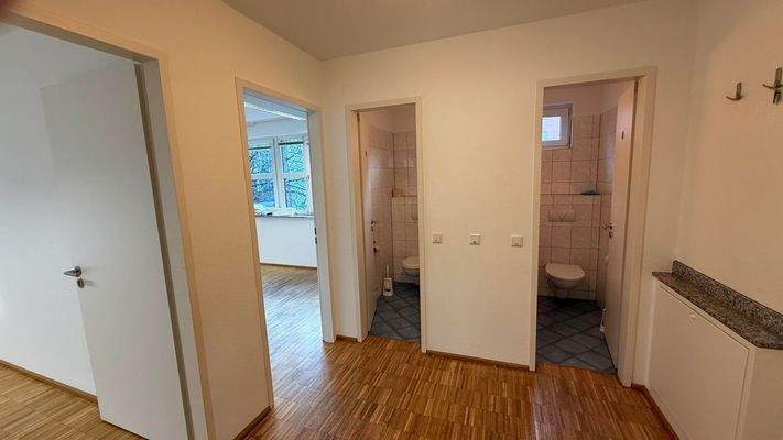 getrenntes Damen/Herren WC