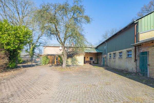 Hof mit Ansicht Dachterrasse