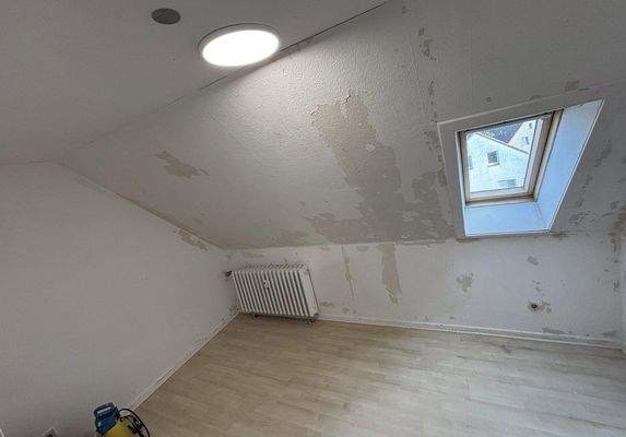 Spitzboden Raum 2-unrenoviert