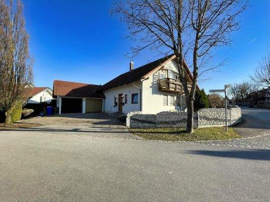 Zweifamilienhaus mit Doppelgarage