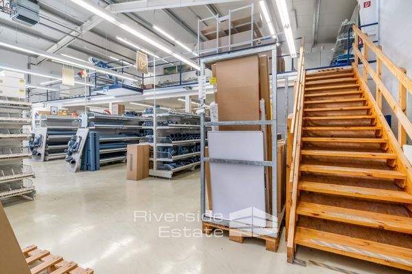 Fachmarkt: Blick auf die Empore