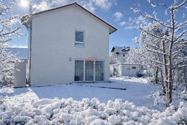 Garten mit Blick zum Haus
