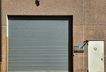 Zugang mit Rolltor mit Überwachugskamera
