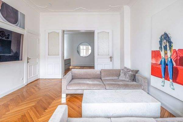 Wohnzimmer mit Blick Richtung Flur