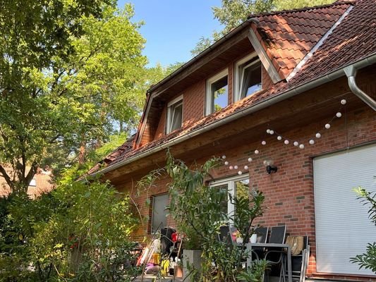 Haus Seite mit Terrasse EG