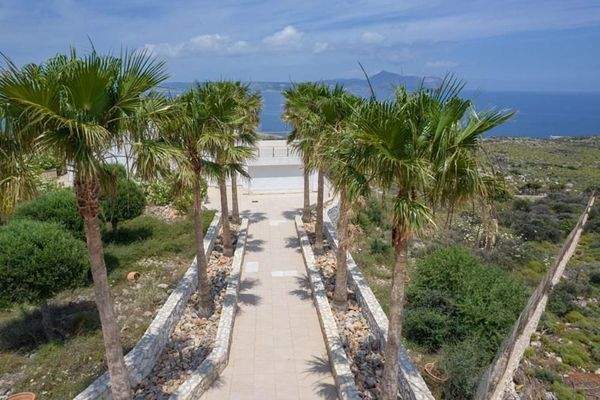 Kreta, Kokkino Chorio: Exotische Villa mit Panoramablick auf das Meer zu verkaufen