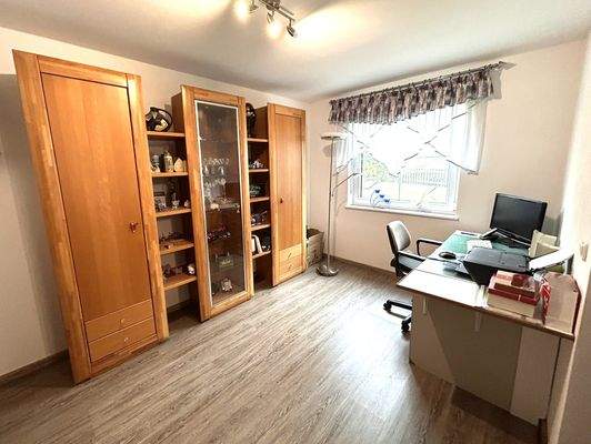 Büro oder Essbereich EG