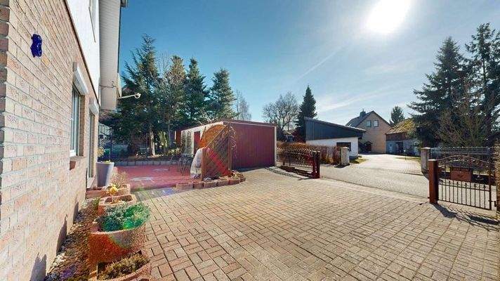 Garage, Einfahrt, Terasse