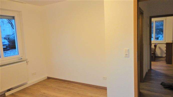 Wohnen/Schlafen mit Blick in Flur