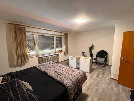 Schlafzimmer 1.OG links