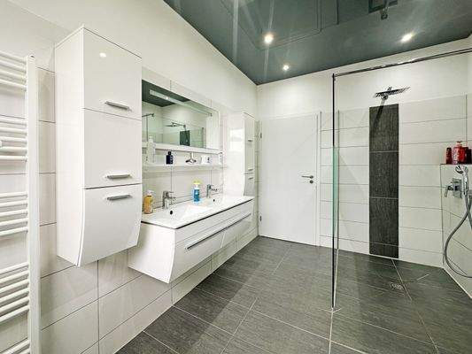 Badezimmer (Dachgeschoss)