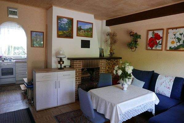 Wohnbereich mit offenem Kamin