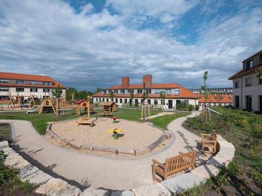 Spielplatz mit Sandkasten