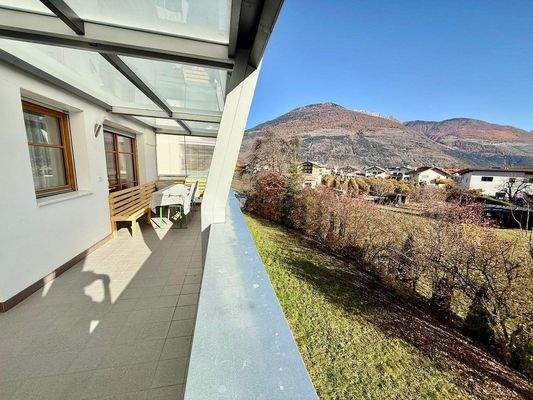 Familienfreundliche Maisonette in Prad, 161 m², 2 Bäder, Balkon, Garten, alles fußläufig.Ampio duplex per famiglie a Prato, 161 m², 2 bagni, balconi, orto, tutto vicino.Spacious family duplex in Prad, 161 m², 2 bathrooms, balconies, garden, central.