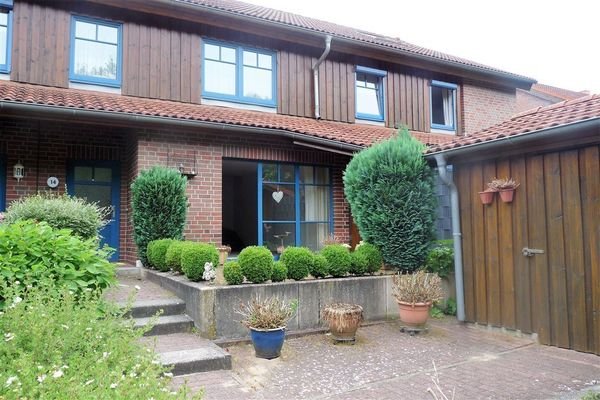 Reihenmittelhaus mit Terrasse und Gartenhaus