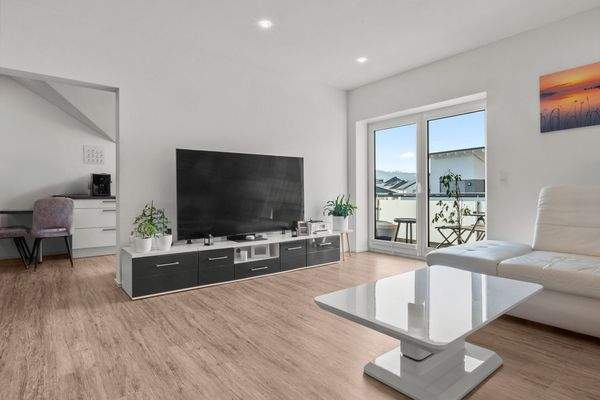 Wohnzimmer mit Balkon