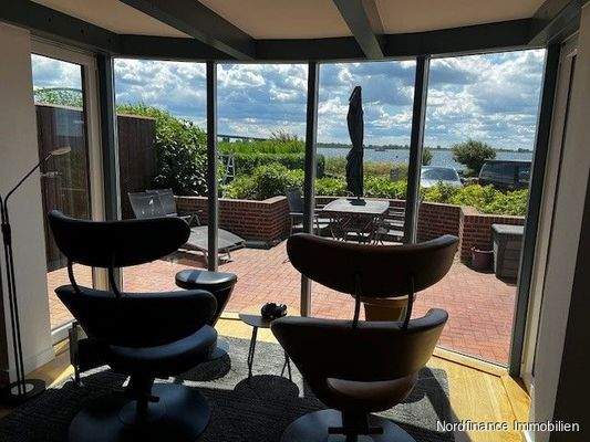 Fensterfront mit Blick über die Ostsee