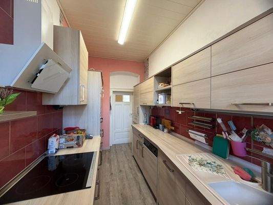 Moderne Küche mit Geräten