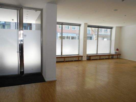 EG-Eingang+Empfang_Fensterfront