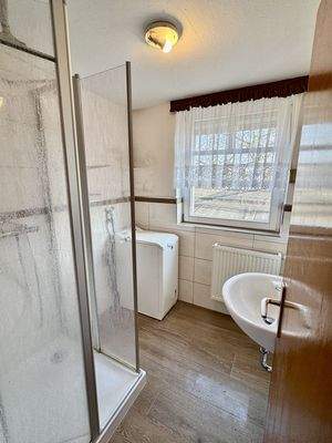 Duschbad mit Waschmaschinenstellplatz