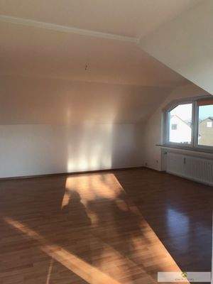 Wohnzimmer zur Dachgeschoss-Wohnung