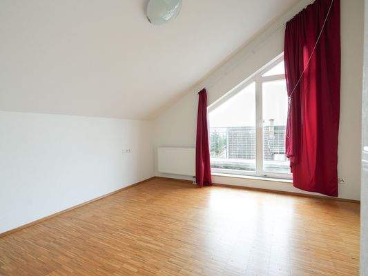 Geräumiges Schlafzimmer