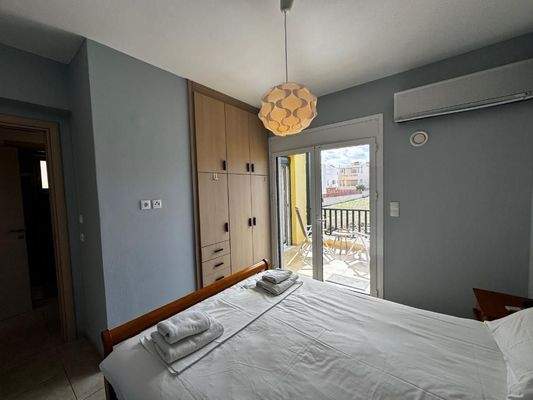 Kreta, Panormos: Apartment im ersten Stock in einer Wohnanlage zu verkaufen