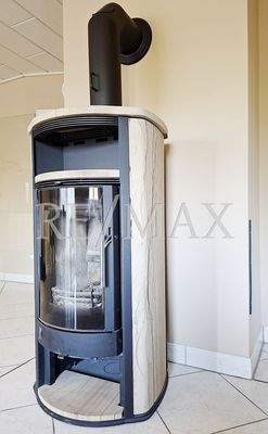 Schöner Sandstein-Ofen