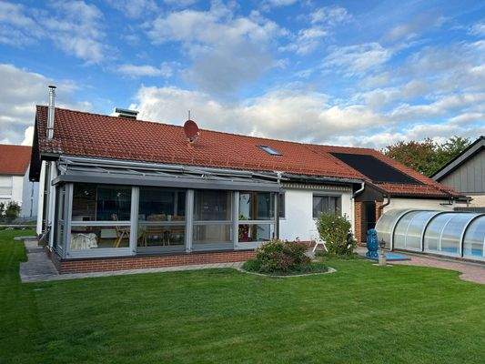 Südansicht mit Pool