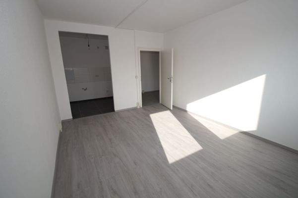 Wohnzimmer mit Blick zur Küche